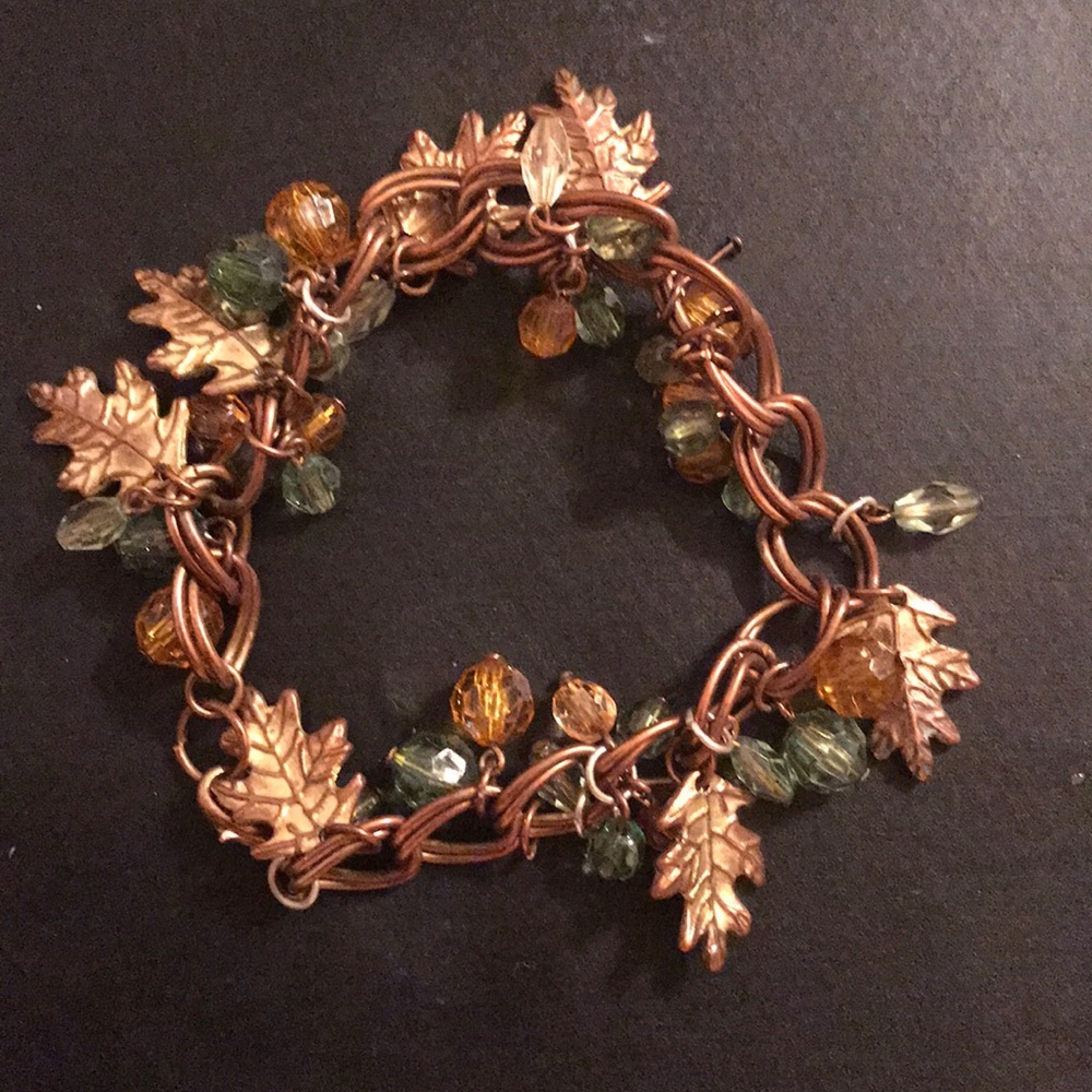 Leaf charm bracelet